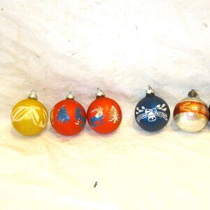 VTG SET OF8 GLASS BALL ORNAMENTS W/MICA OR PAINTED DESIGNS 2.5'', MADE IN USA